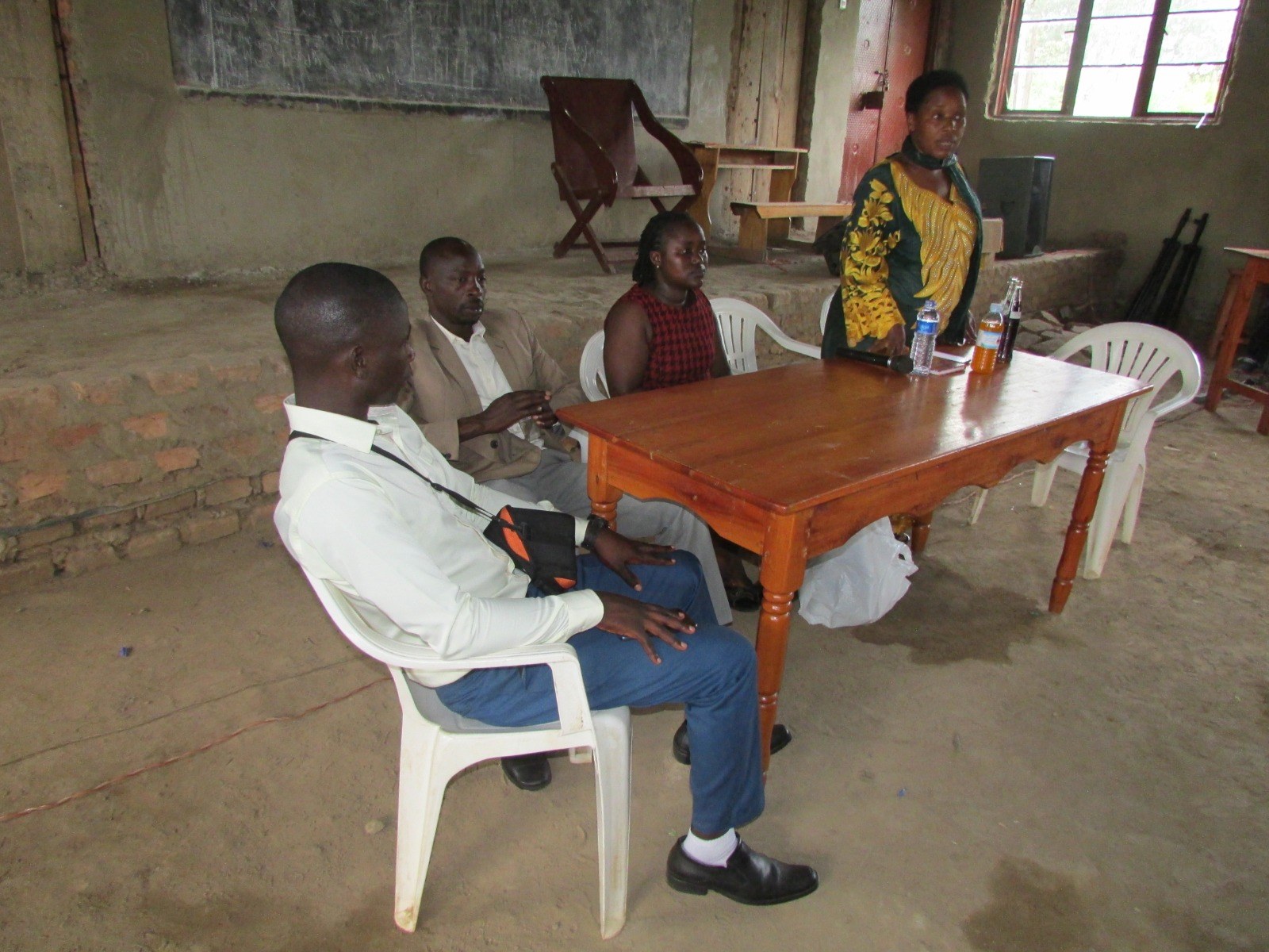 Stakeholders taking part in a research dissemination discussion